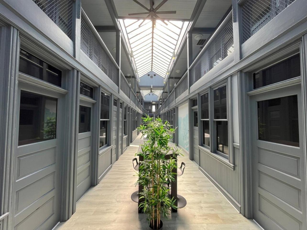 Local Modern Getaway - Ground Floor Apartment คลีฟแลนด์ ภายนอก รูปภาพ
