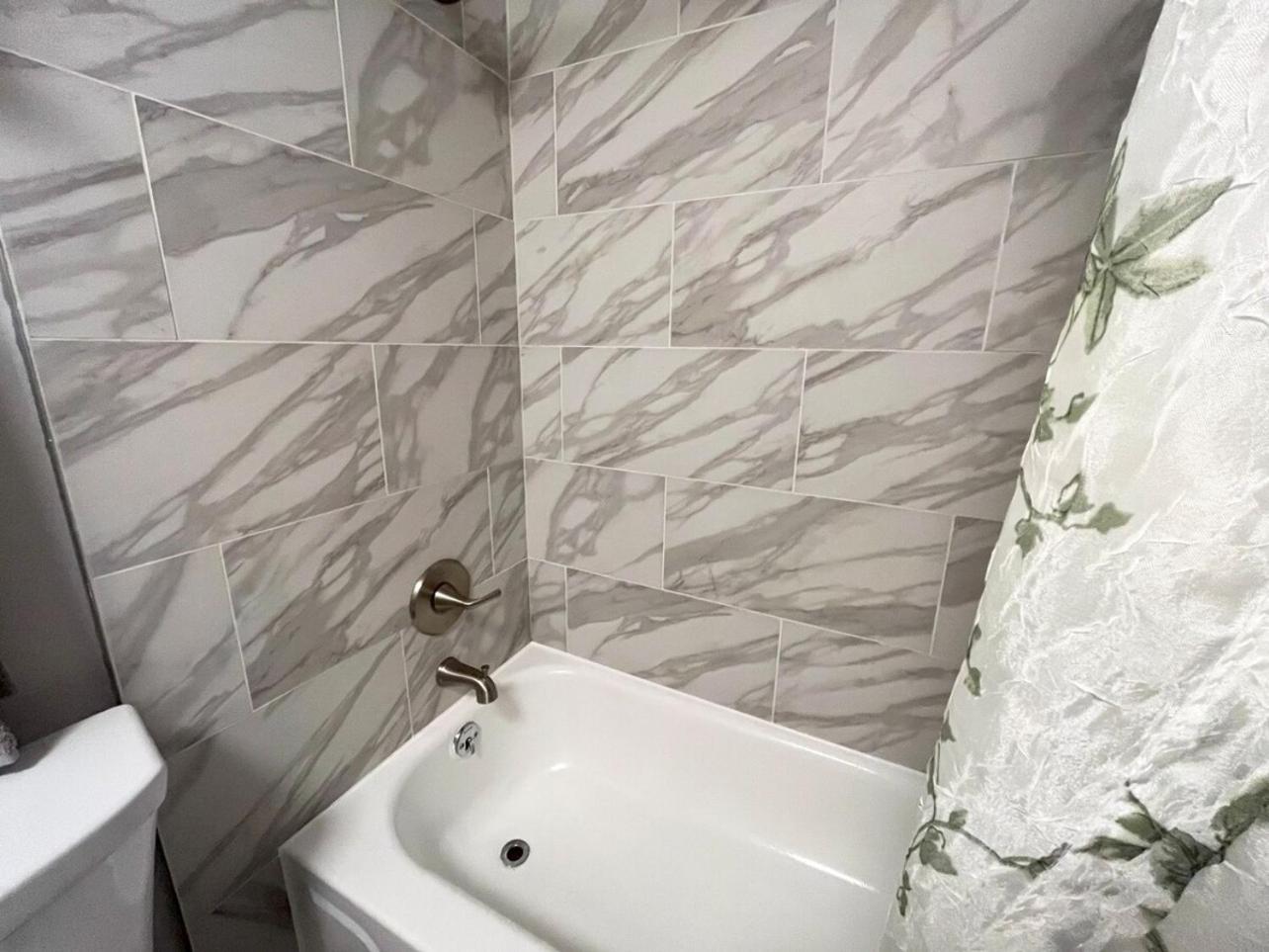 Local Modern Getaway - Ground Floor Apartment คลีฟแลนด์ ภายนอก รูปภาพ